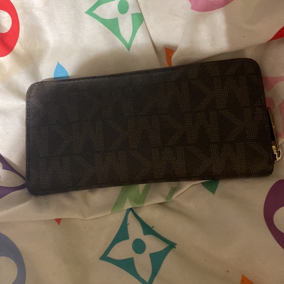 Mk wallet, like Brand new - Picture 2 of 2